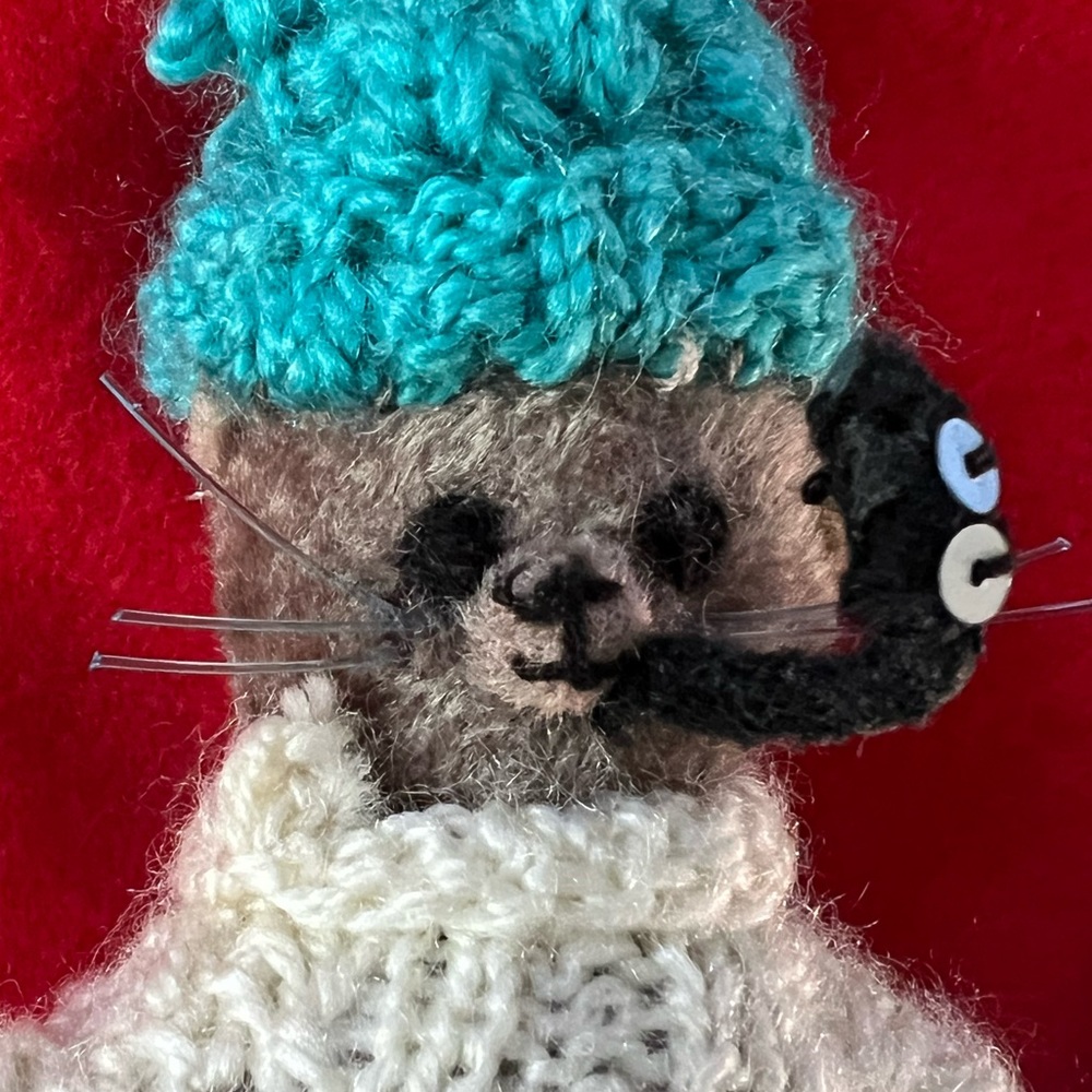 Fishing cat ornament. - Picture 4 of 4